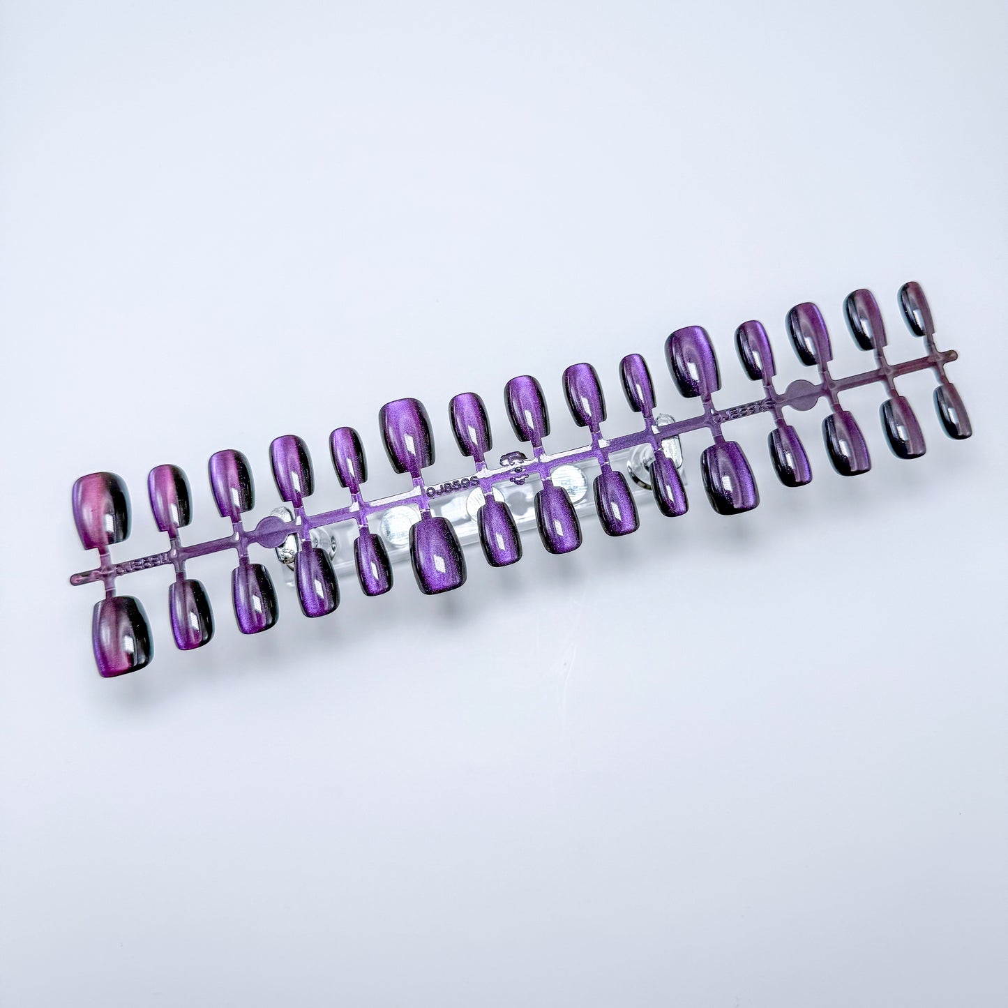 Violet Eclipse – Press-on Fingernägel, Cat-Eye, Einfarbig und Metallisch – NEXANAILS®