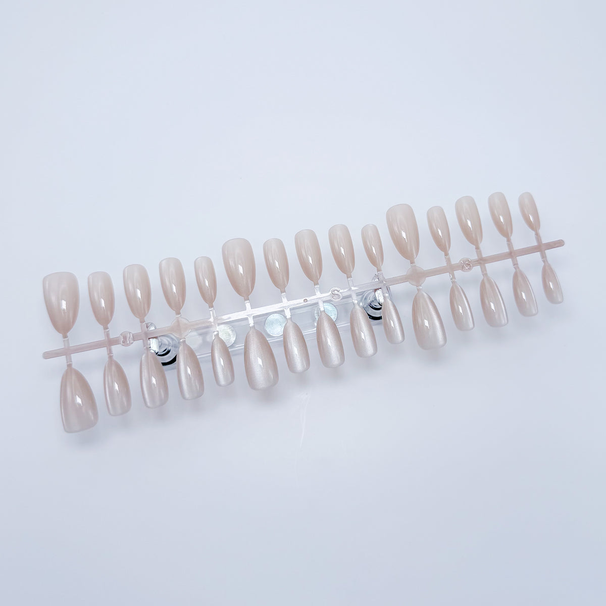 Satin Champagne – Press-on Fingernägel, Cat-Eye und Einfarbig – NEXANAILS®