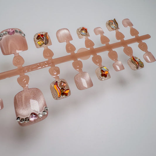 Blush Aurora | Luxe Pedicure – Press-on Fußnägel, Cat-Eye und Glitzer – NEXANAILS®