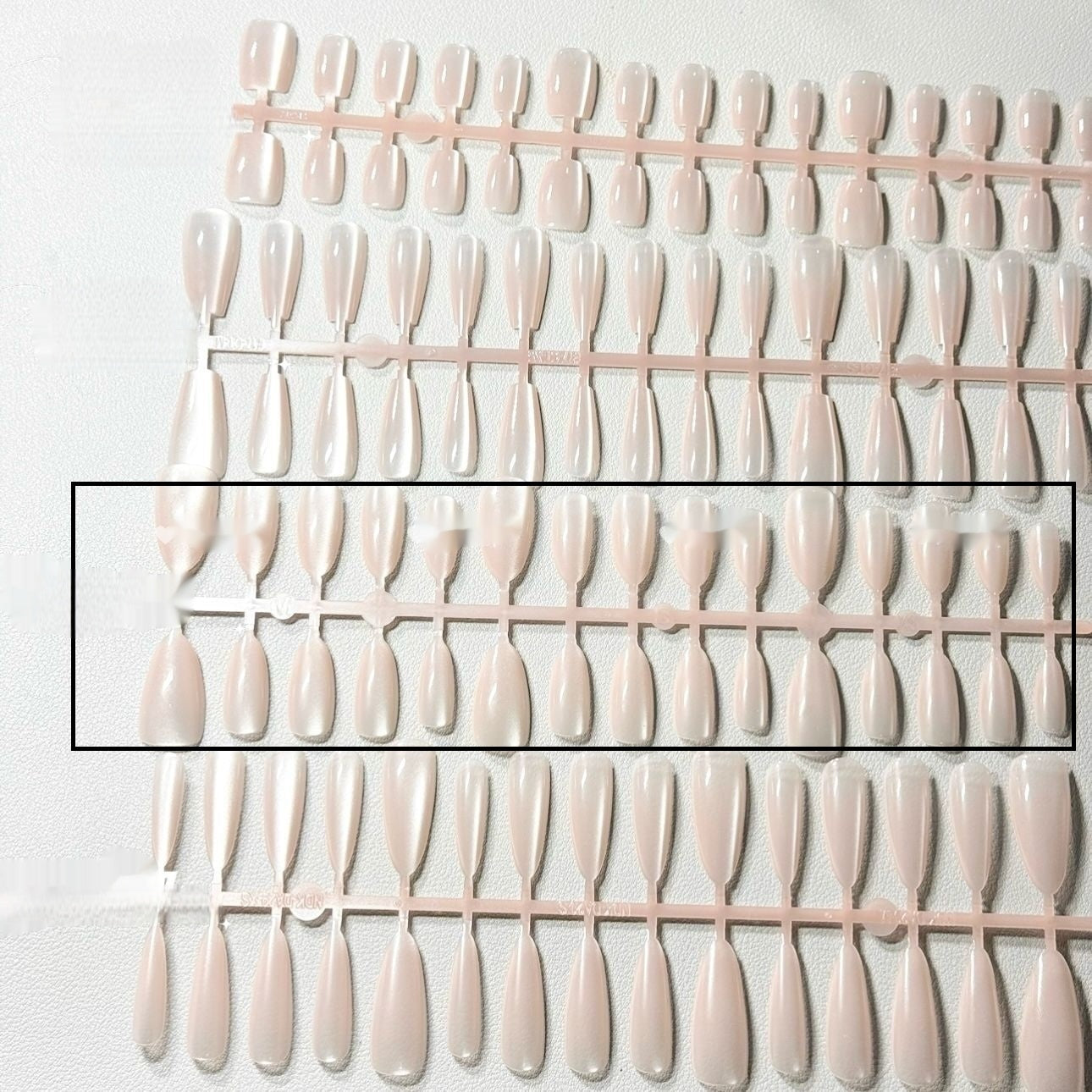 Satin Champagne – Press-on Fingernägel, Cat-Eye und Einfarbig – NEXANAILS®