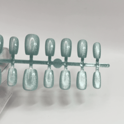 Opal Veil – Press-on Fingernägel, Einfarbig und Cat-Eye – NEXANAILS®