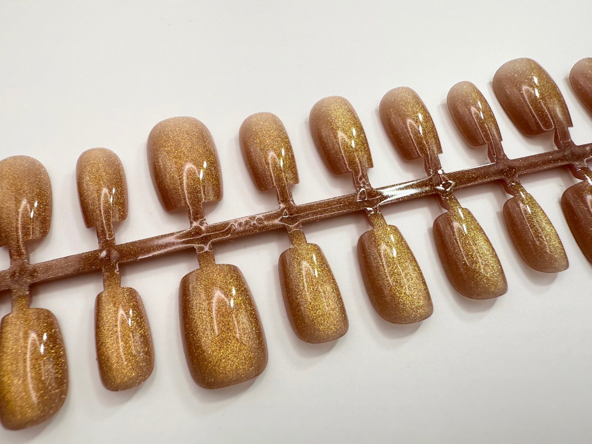 Peach Aura – Press-on Fingernägel, Einfarbig, Glitzer und Cat-Eye – NEXANAILS®