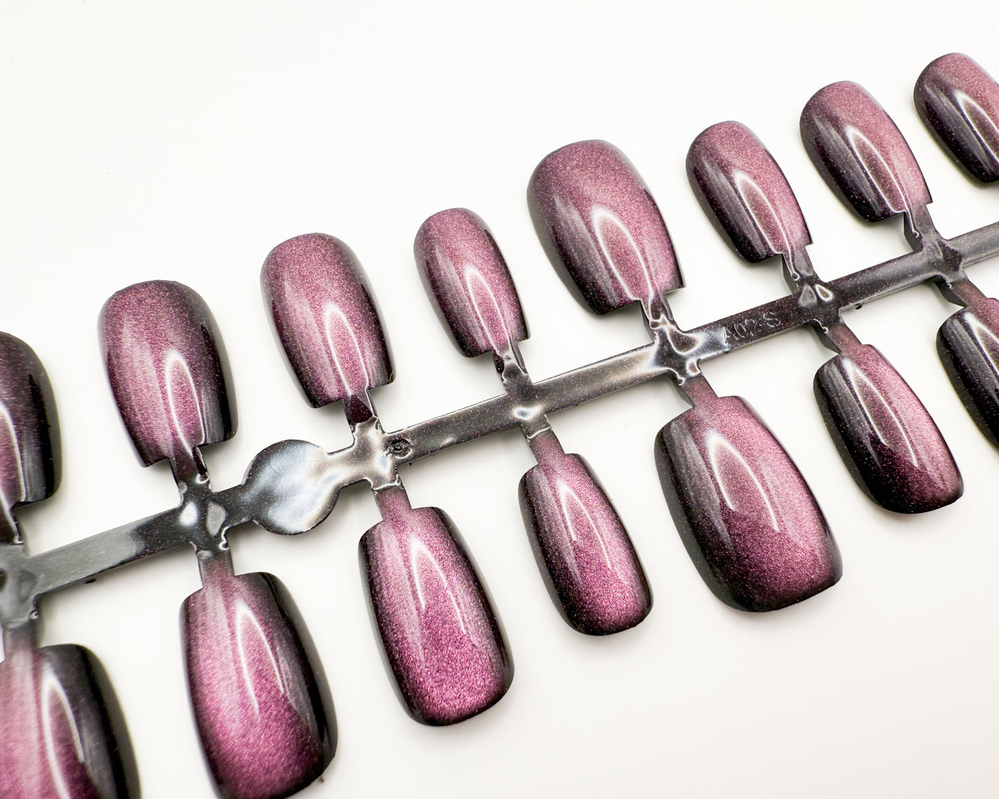 Cosmic Violet – Press-on Fingernägel, Cat-Eye und Einfarbig – NEXANAILS®