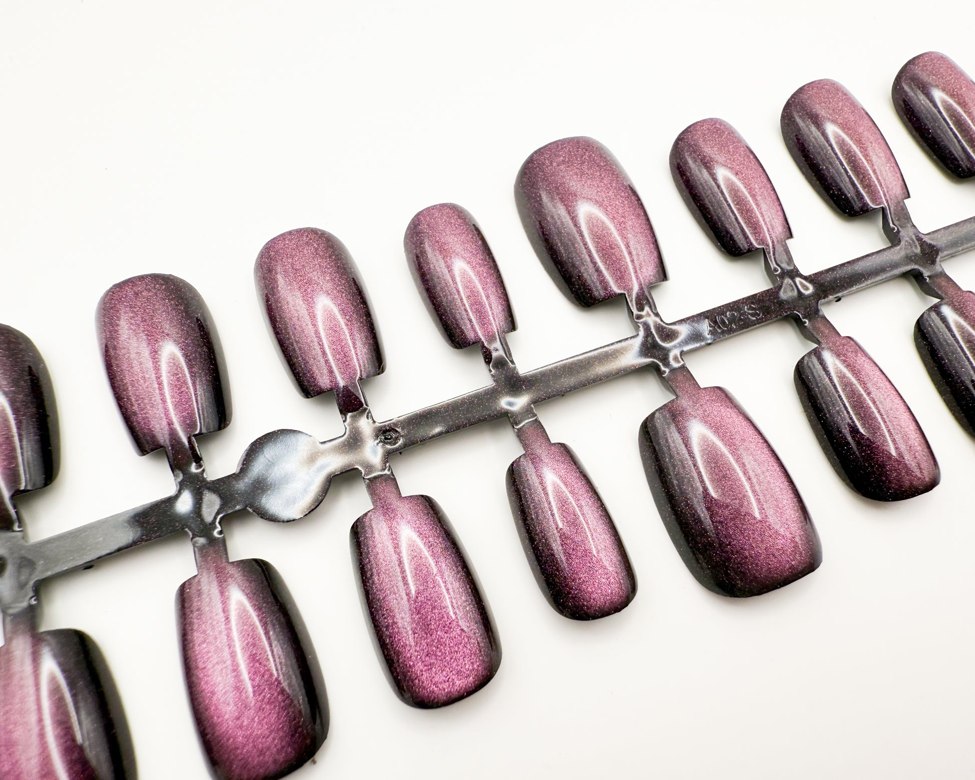 Cosmic Violet – Press-on Fingernägel, Cat-Eye und Einfarbig – NEXANAILS®