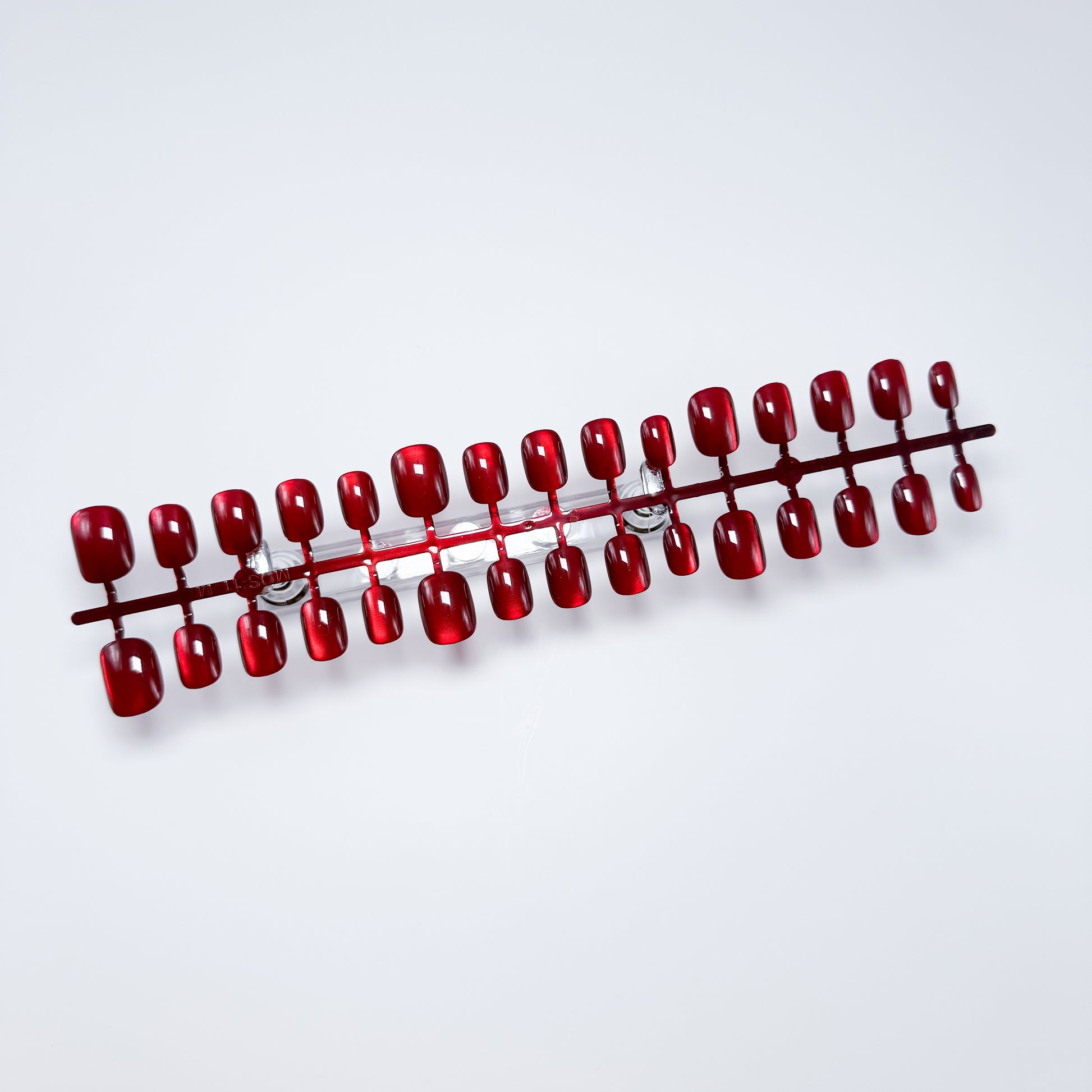 Crimson Toast – Press-on Fingernägel, Einfarbig und Cat-Eye – NEXANAILS®
