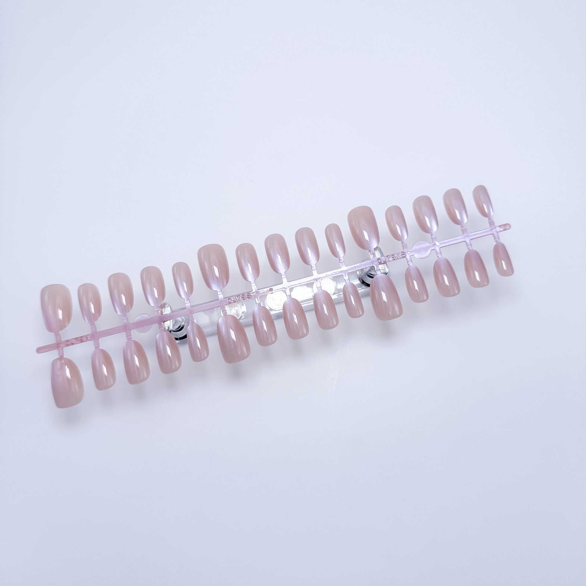 Nude Amethyst – Press-on Fingernägel, Irisierend und Cat-Eye – NEXANAILS®