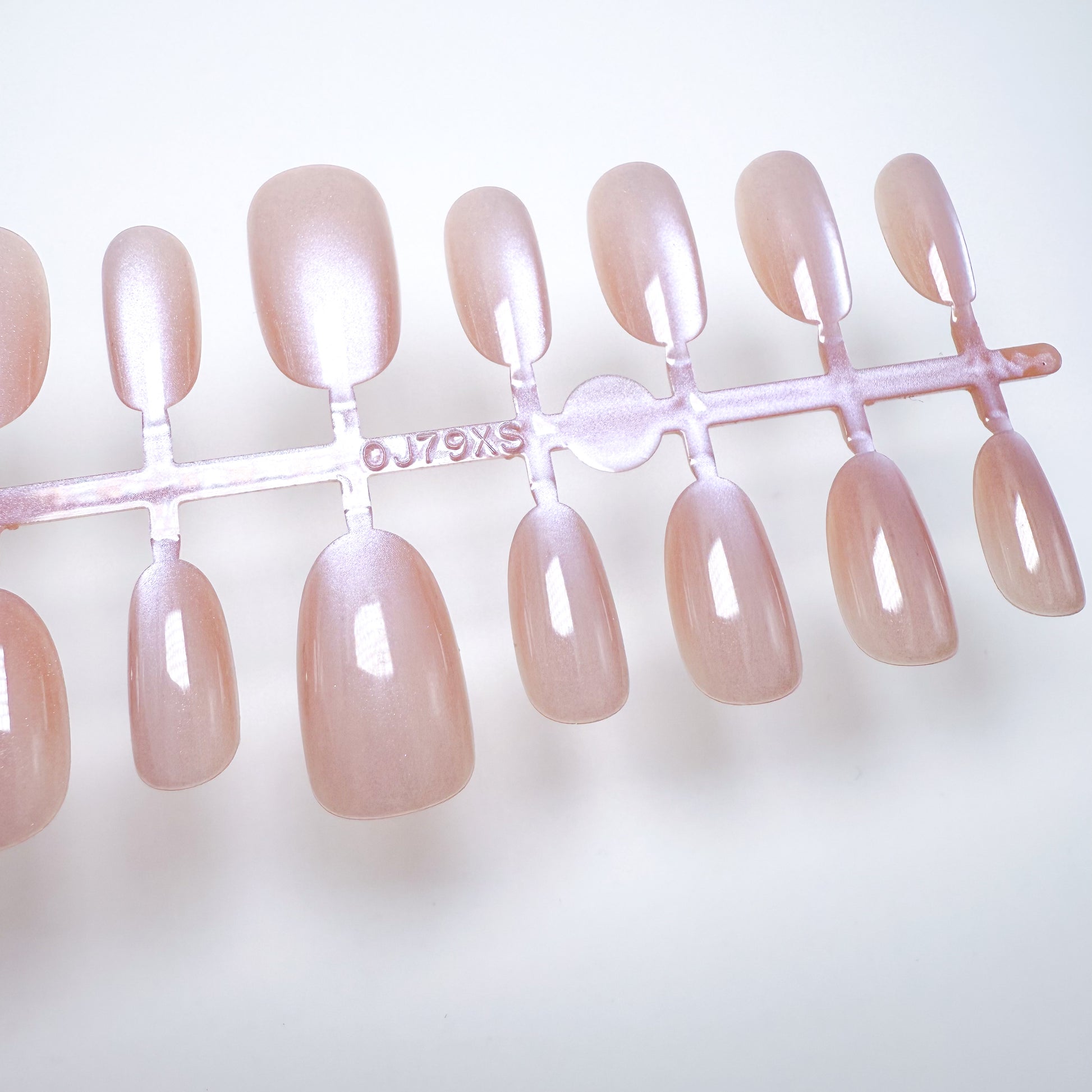 Nude Amethyst – Press-on Fingernägel, Irisierend und Cat-Eye – NEXANAILS®