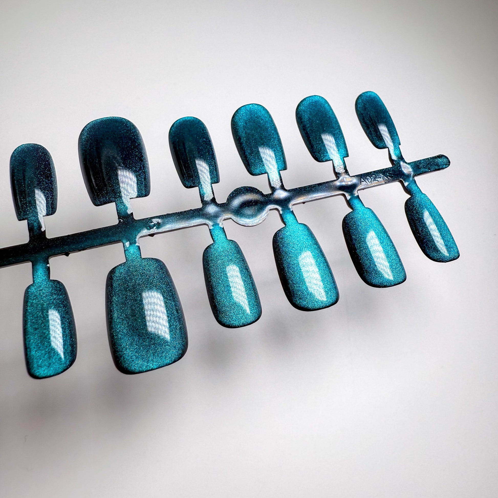 Emerald Pulse – Press-on Fingernägel, Cat-Eye und Glitzer – NEXANAILS®