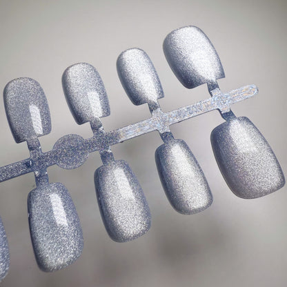 Frozen Halo – Press-on Fingernägel, Cat-Eye und Einfarbig – NEXANAILS®