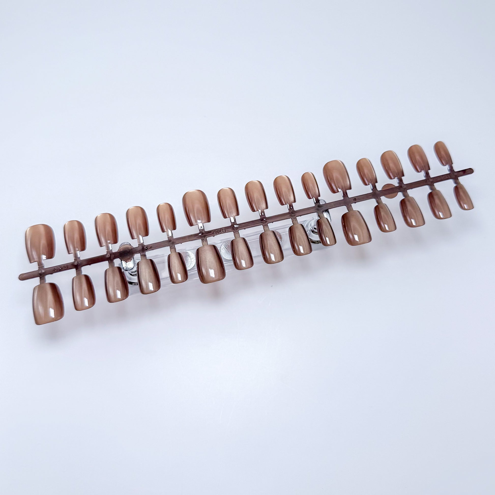 Iced Mocha Aura – Press-on Fingernägel, Cat-Eye – NEXANAILS®