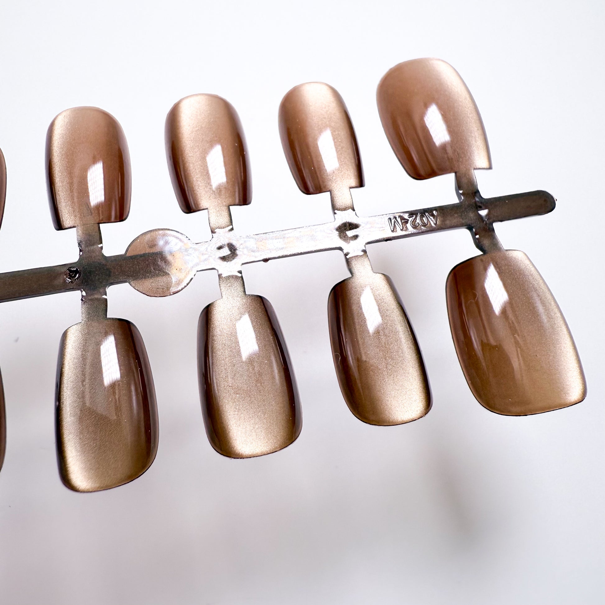 Iced Mocha Aura – Press-on Fingernägel, Cat-Eye – NEXANAILS®
