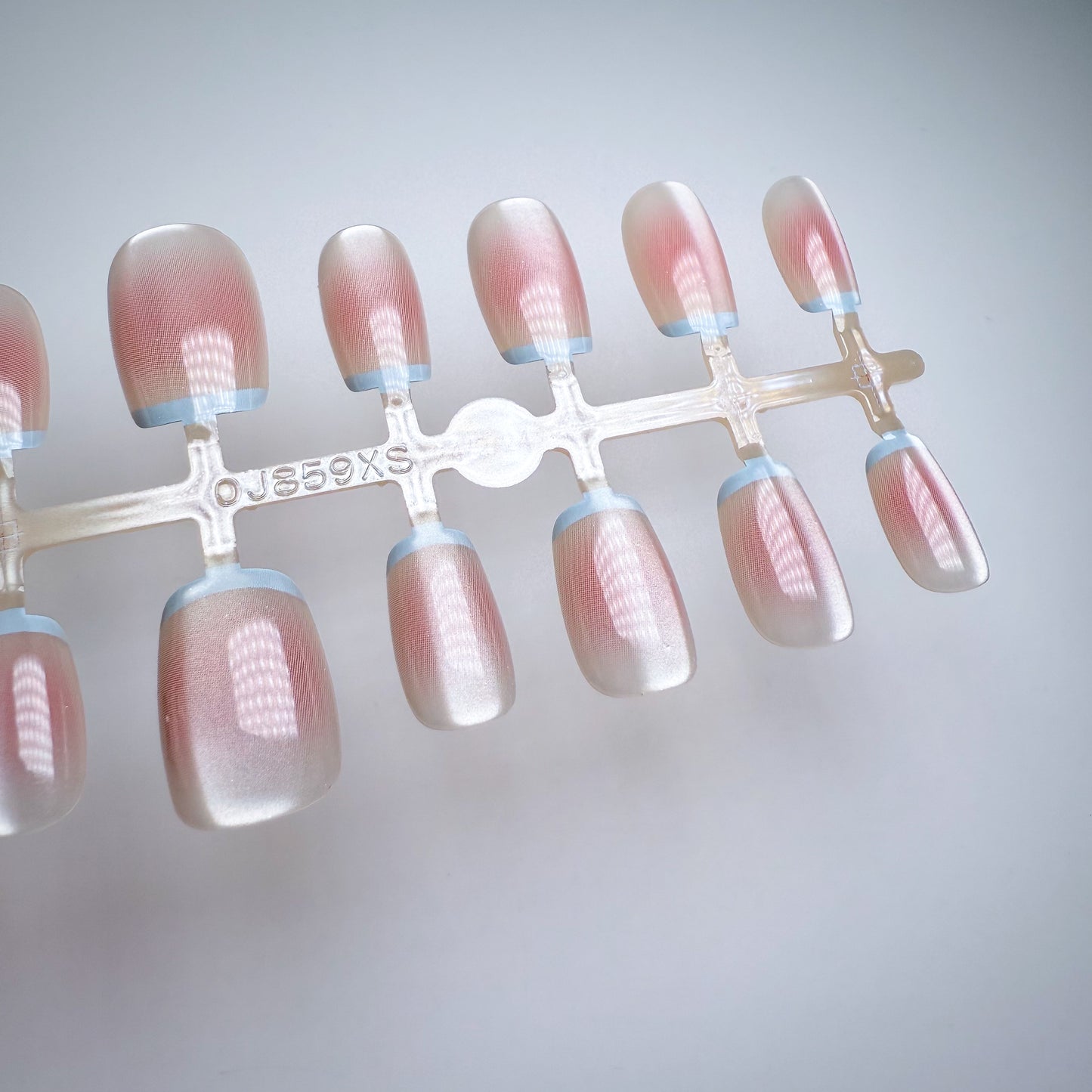 Silky Horizon French – Press-on Fingernägel, Cat-Eye – NEXANAILS®