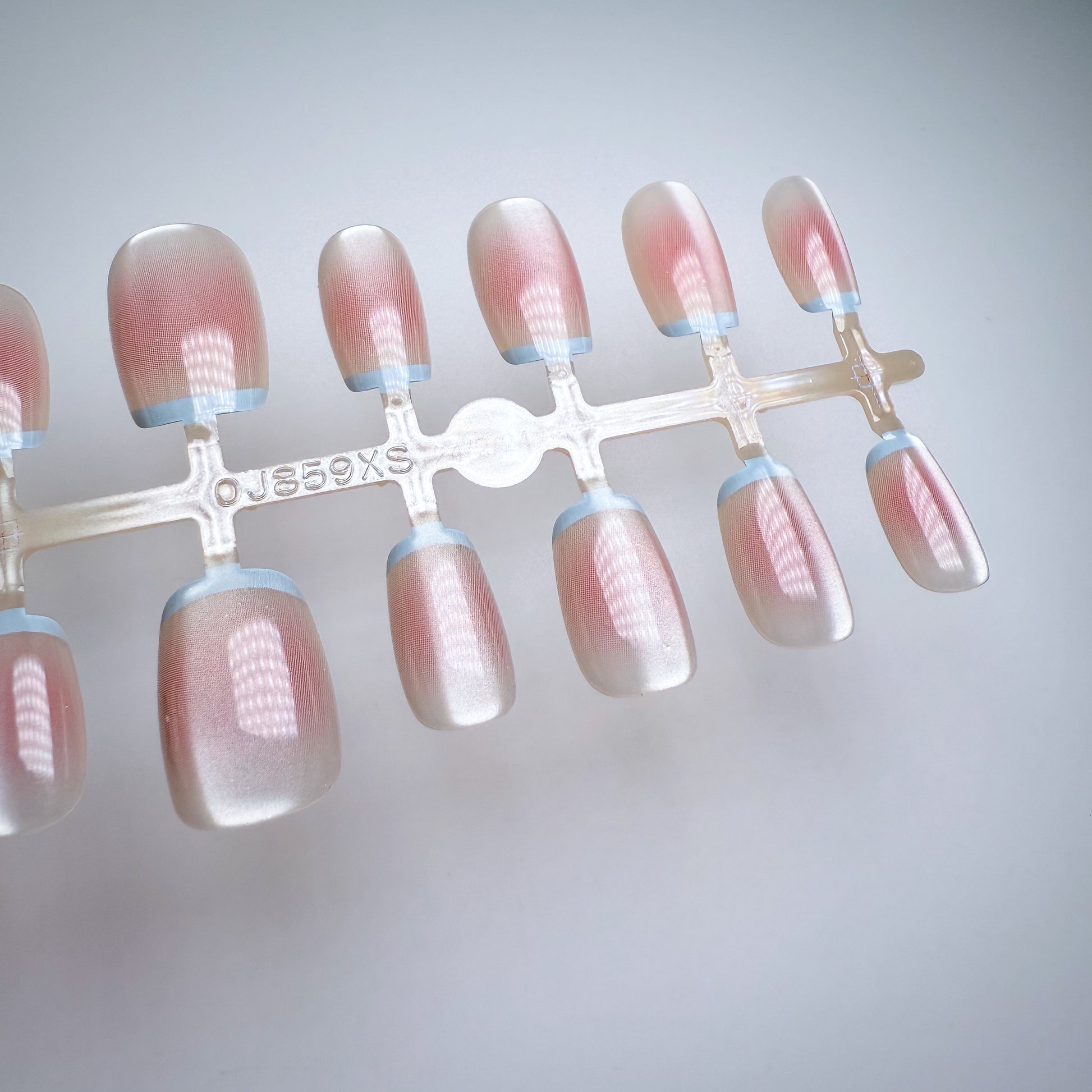 Silky Horizon French – Press-on Fingernägel, Cat-Eye – NEXANAILS®